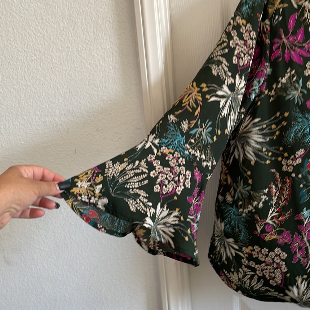 Beautiful blouse - Picture 4 of 4